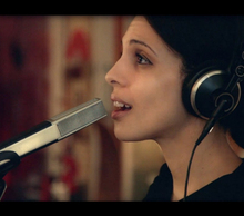 20130411161135-photo_signing